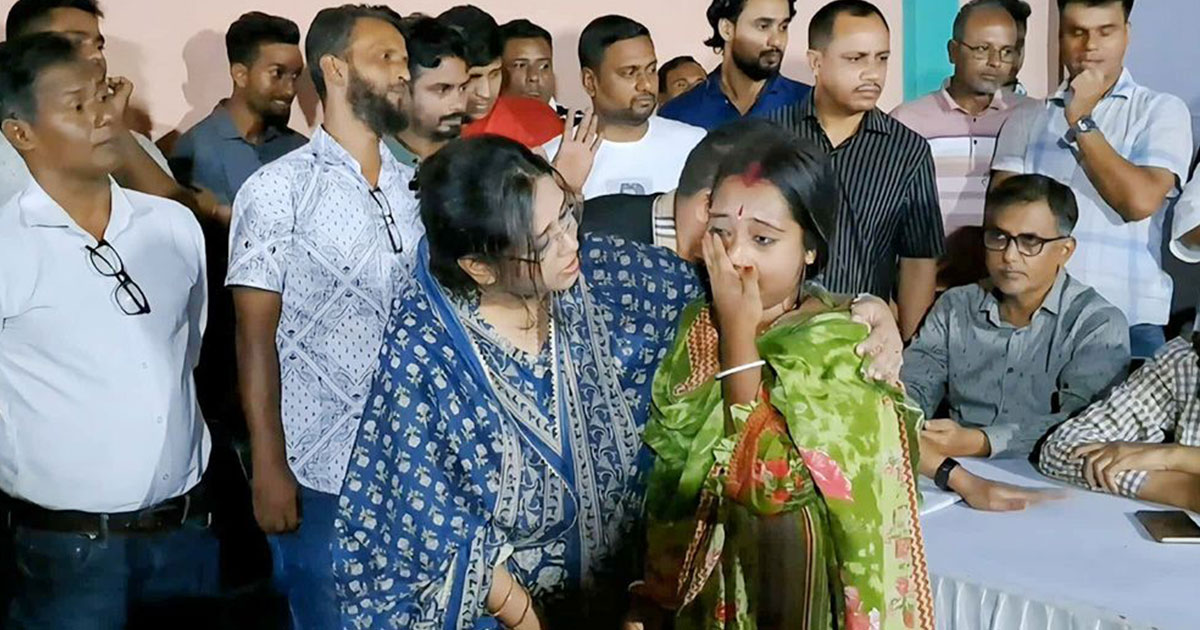 শেরপুরে হরিজন পল্লীর বাসিন্দা অরুনার হৃদয়স্পর্শী বক্তব্য শুনে কাঁদলেন উপস্থিত জনতা