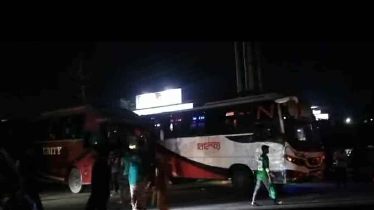 সড়ক দুর্ঘটনার জেরে ঢাকা-ময়মনসিংহ মহাসড়ক অবরোধ, যান চলাচল বন্ধ