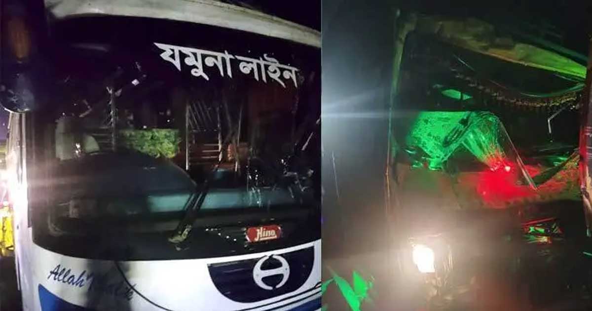 ফরিদপুরে দুর্ঘটনাকবলিত বাসে ট্রাকের ধাক্কা নিহত ২, আহত ৭
