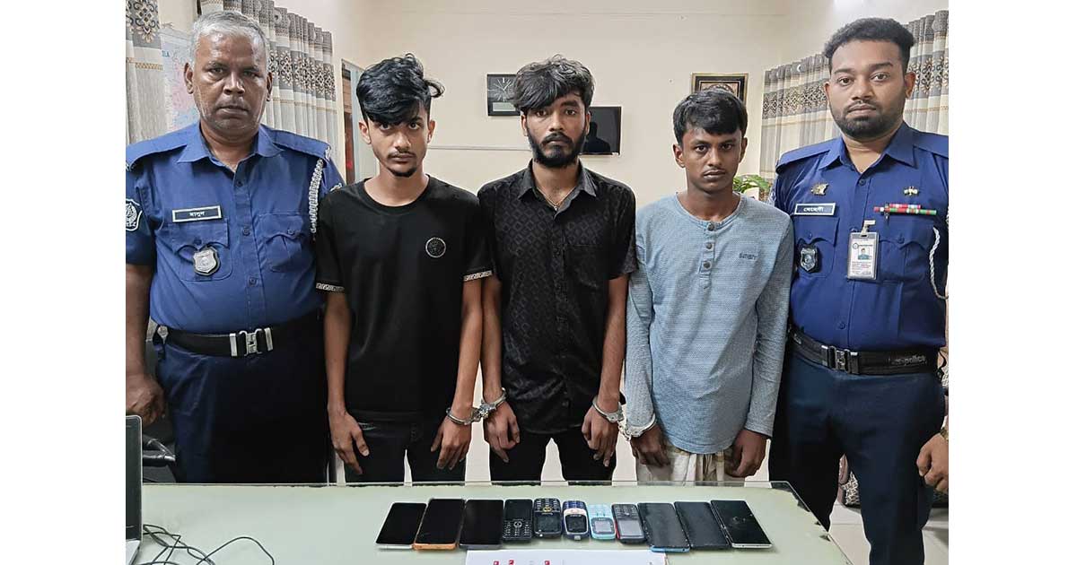 নাটোরের লালপুরে আওয়ামী লীগ নেতার ছেলেসহ হ্যাকার চক্রের তিন সদস্য গ্রেপ্তার
