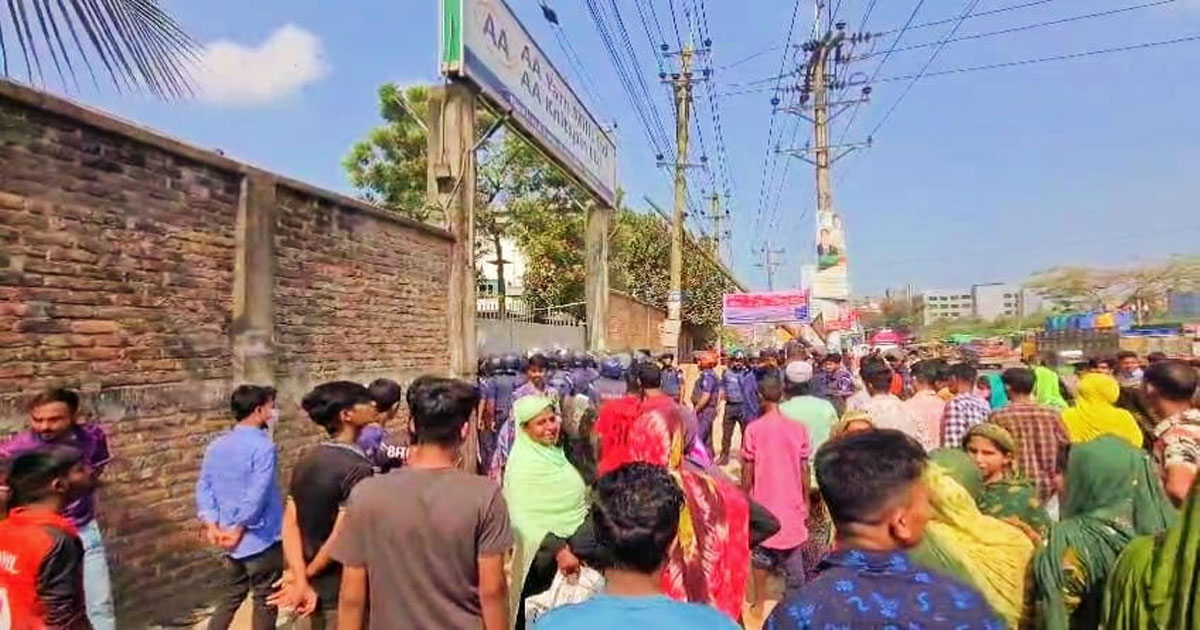 শ্রীপুরে ডাবল এ ইয়ার্ন মিলস অনির্দিষ্টকালের জন্য বন্ধ, শ্রমিকদের বিক্ষোভ