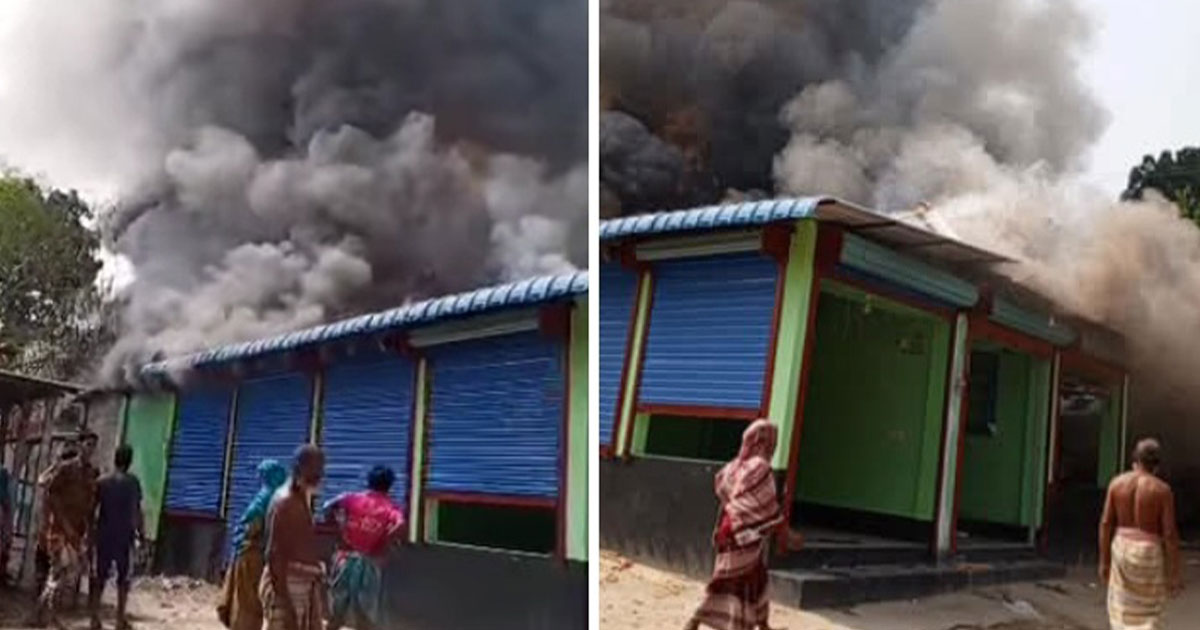 কুষ্টিয়ায় আগুনে পুড়লো ১৩ দোকান, কোটি টাকার ক্ষতি