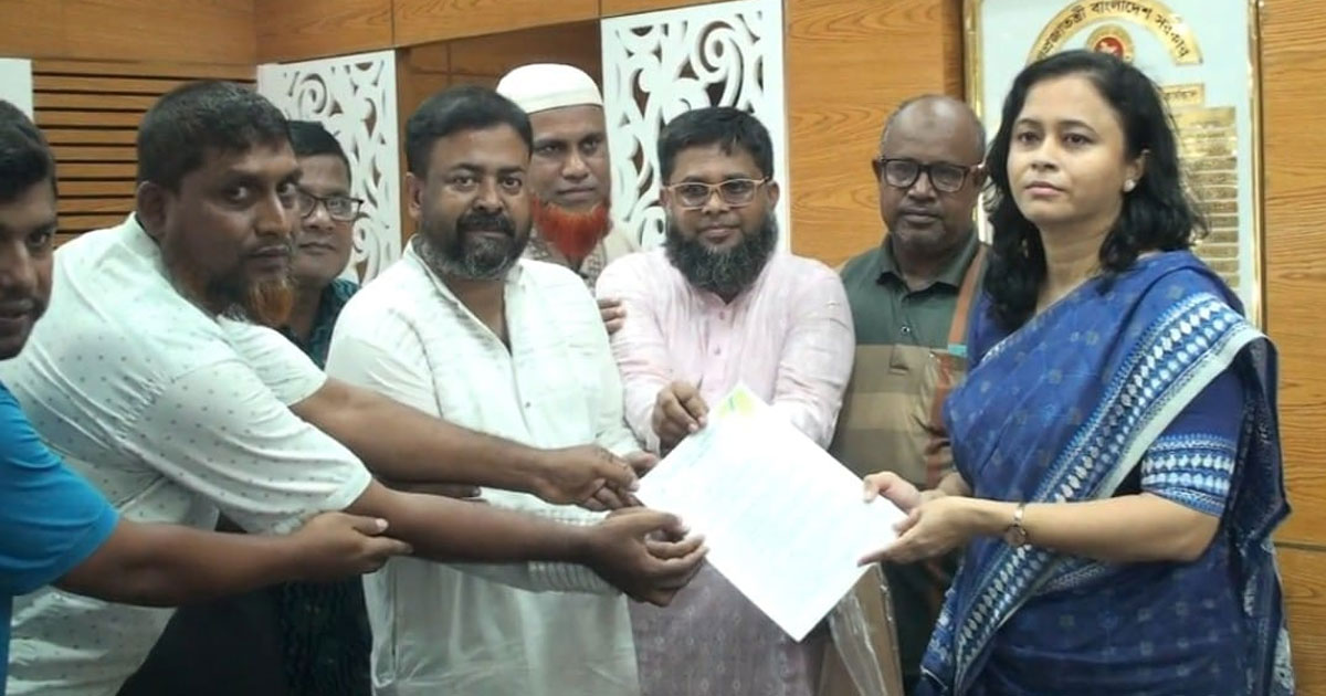 নাটোরে বিএডিসি বীজ ডিলার অ্যাসোসিয়েশনের মানববন্ধন ও স্মারকলিপি প্রদান