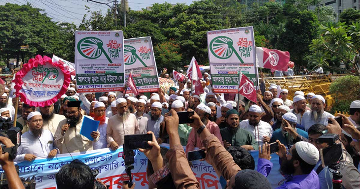 নভেম্বরে গণভোটসহ পাঁচ দাবিতে নির্বাচন ভবনের সামনে  সমাবেশ করছে ৮ দল