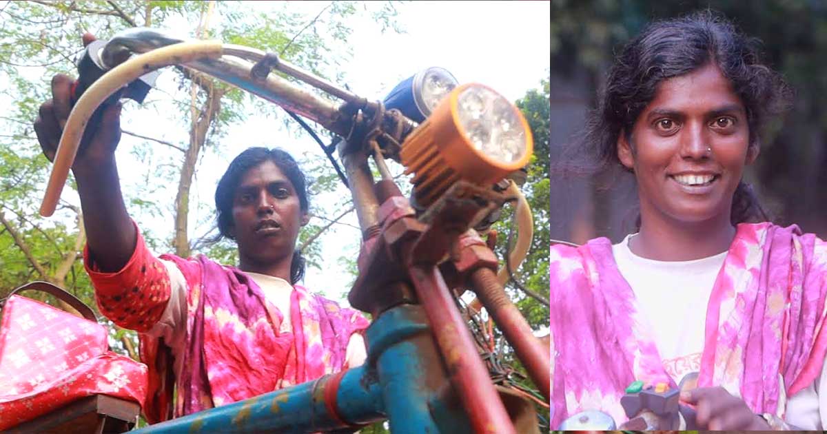 ভ্যান চালিয়ে সংসারের হাল ধরেছেন সুলতানা খাতুন
