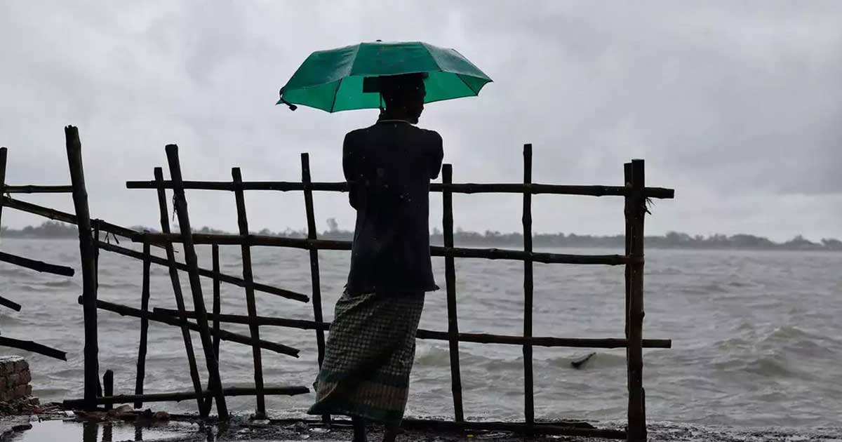 ১০ নদীবন্দরে সতর্কতা