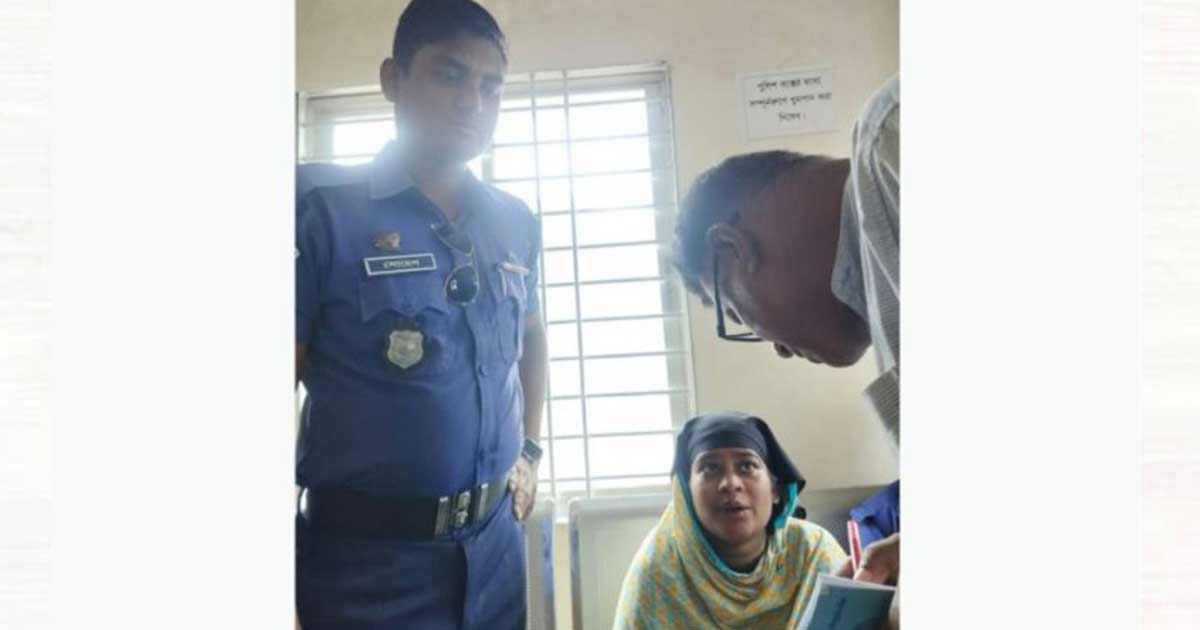 যশোর সদর হাসপাতালে নারী পকেটমার আটক