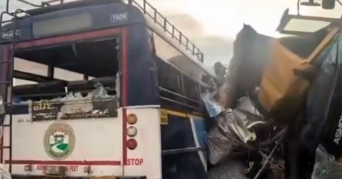 ভারতে বাস-ট্রাক সংঘর্ষে নিহত অন্তত ২০