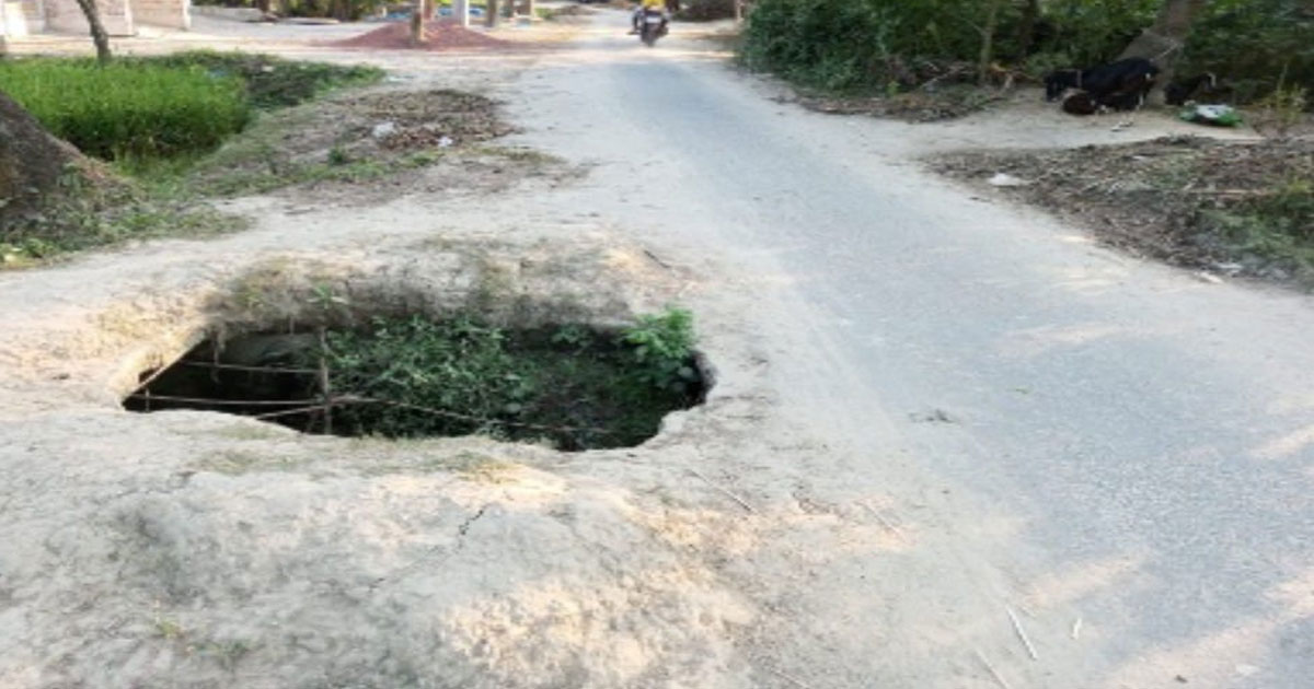 নাটোরের লালপুরে ভাঙা কালভার্টে চরম দুর্ভোগ, ঝুঁকি নিয়ে চলছে মানুষ