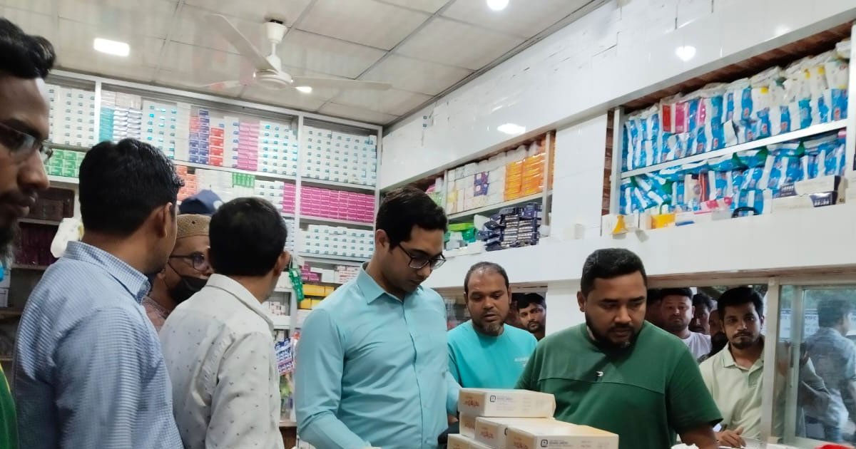 কুড়িগ্রামে দুই ফার্মেসিকে ৮ হাজার টাকা জরিমানা