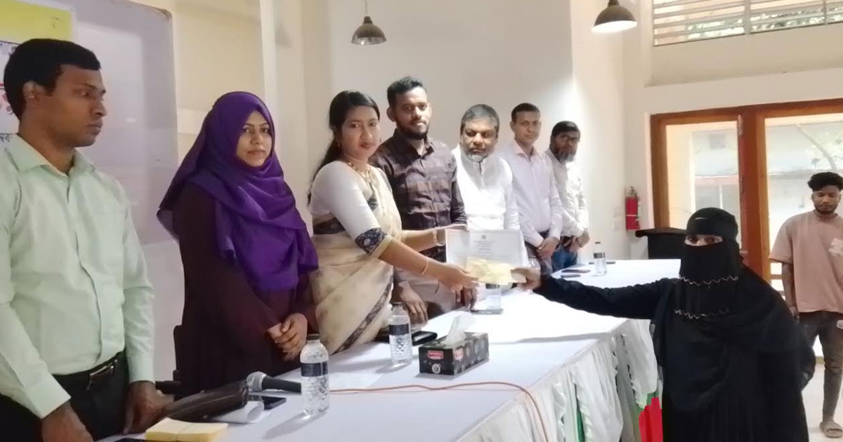 চরভদ্রাসনে ৫০ জন দুস্থ মহিলার মাঝে সেলাই মেশিন বিতরণ