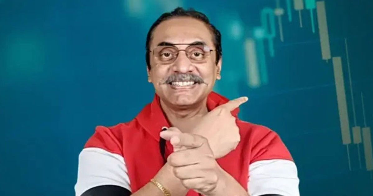বগুড়ায় পিনাকী ভট্টাচার্যের বাড়িতে আগুন !