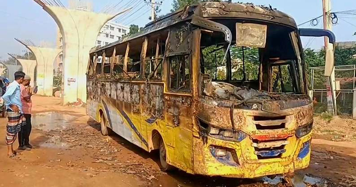 আশুলিয়ায় বাসে আগুন