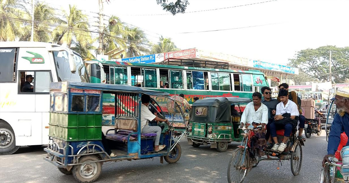 লকডাউনে চাঁদপুরে যানবাহন চলাচল স্বাভাবিক