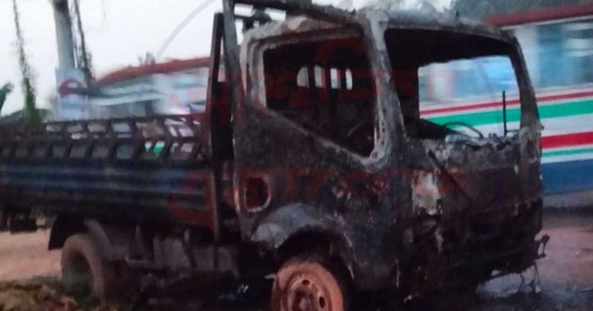 ভোরে দুর্বৃত্তদের আগুন, পিকআপ ক্ষতিগ্রস্ত