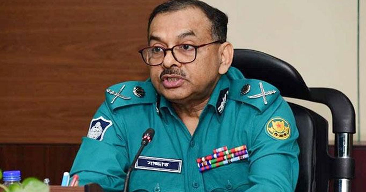 আগুন-ককটেল হামলাকারীকে গুলির নির্দেশ ডিএমপি কমিশনারের