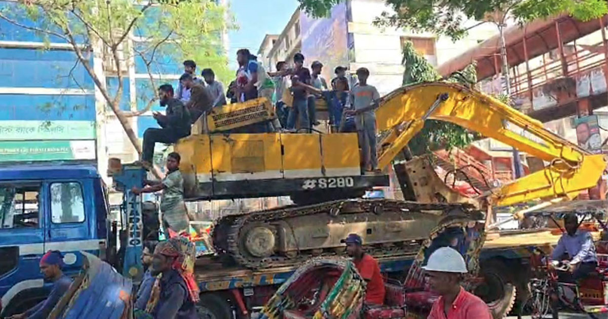 ধানমন্ডি ৩২ নম্বরে দুটি বুলডোজার