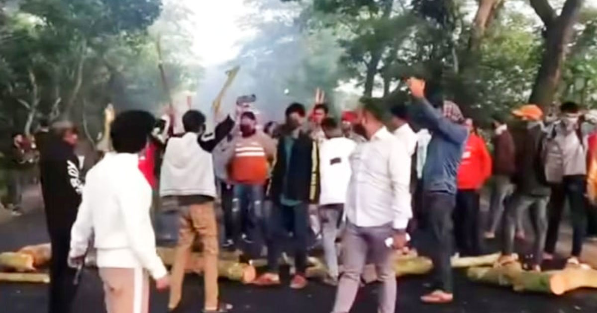 কাশিয়ানীতে মহাসড়ক অবরোধ করলো ছাত্রলীগ
