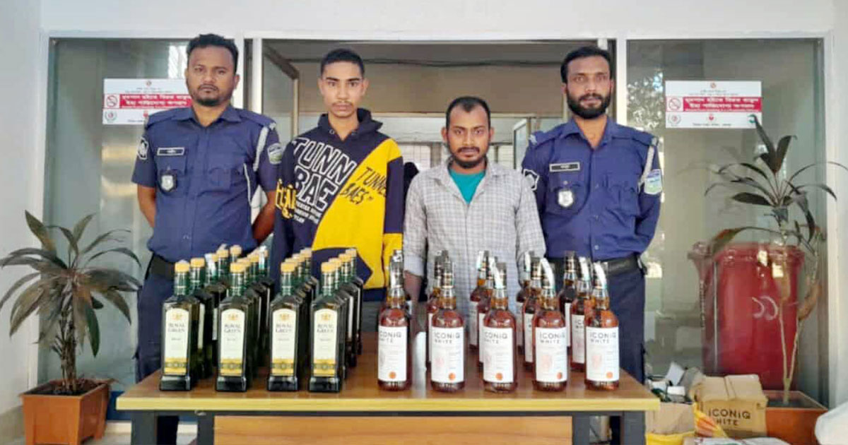 শেরপুরে ৩২ বোতল ভারতীয় মদসহ ২ মাদক ব্যবসায়ী গ্রেপ্তার