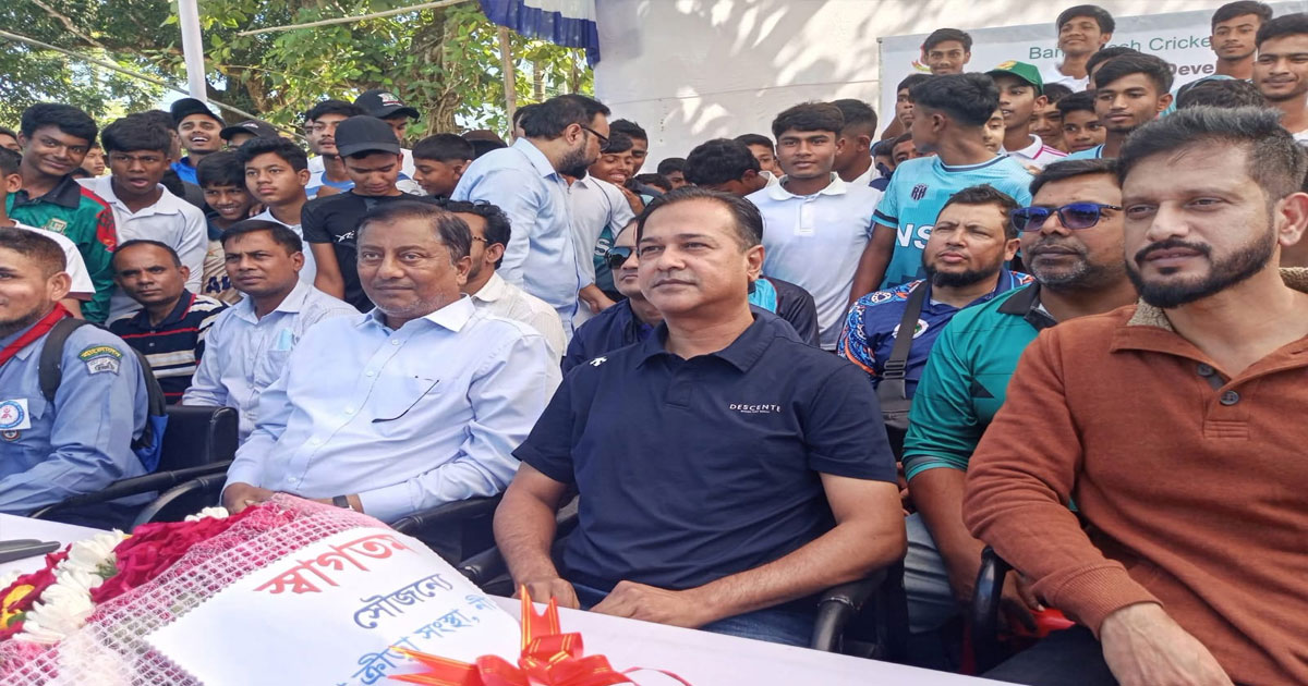 ক্রিকেট অঙ্গনের উন্নয়নে নীলফামারীতে আসিফ আকবর