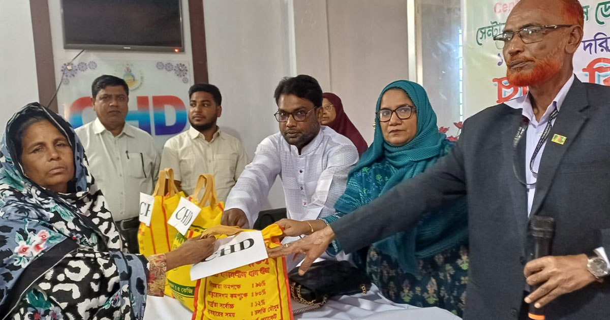 জয়পুরহাটে সরকারি চাল পেলেন ‘সিএইচডি’র একশ নারী সদস্য