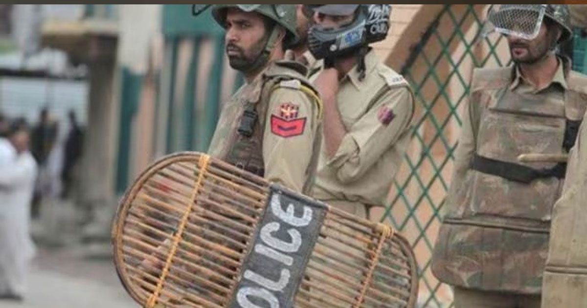 কাশ্মীর টাইমসের বিরুদ্ধে এফআইআর, অফিসে রেইড