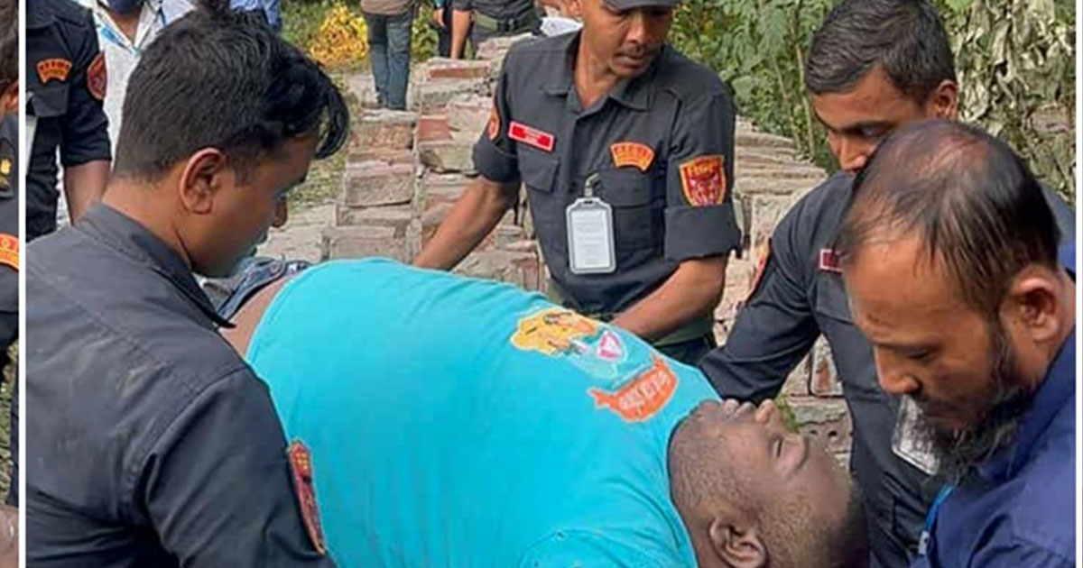 ছাদ থেকে লাফ দিয়ে ইস্ট ওয়েস্ট শিক্ষার্থীর ‘আত্মহত্যা’