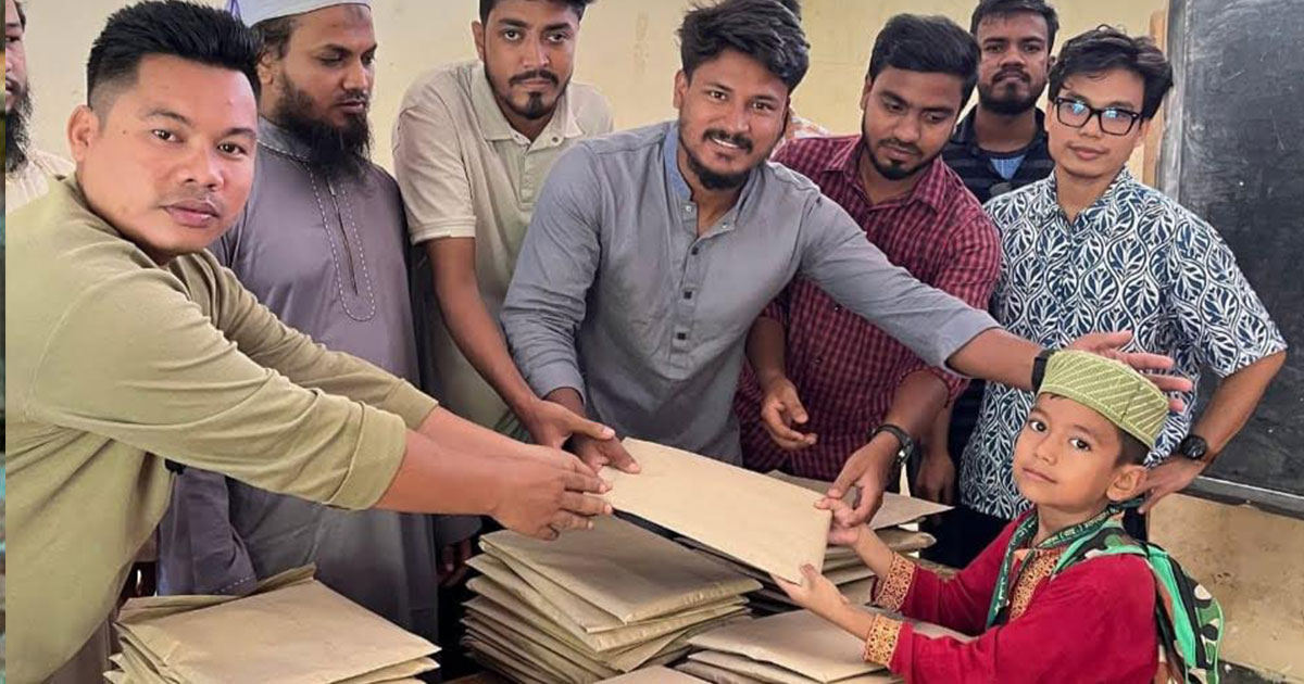তারেক রহমানের জন্মদিন উপলক্ষে বান্দরবানে ছাত্রদলের শিক্ষা উপকরণ বিতরণ