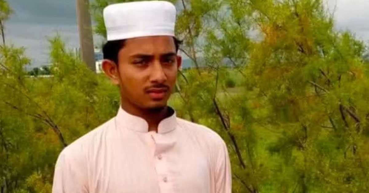 গাছ থেকে পড়ে মারা গেল শিবির নেতা