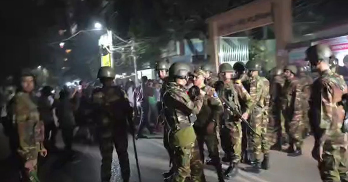 ঢাকা আলিয়া মাদ্রাসায় দুই পক্ষের সংঘর্ষে আহত ৭