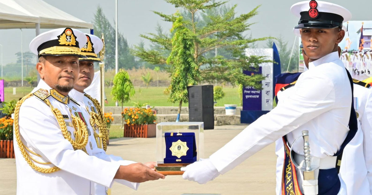 সামরিক প্রশিক্ষণ শেষে নৌবাহিনীতে যুক্ত হলেন ৪১৭ নাবিক