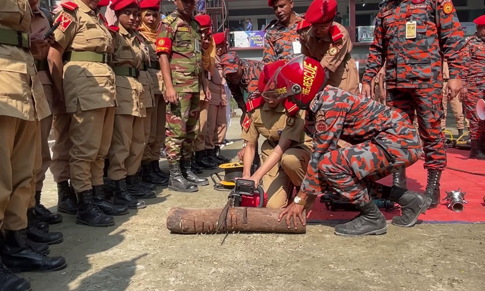 নারায়ণগঞ্জে ভূমিকম্প ও অগ্নি দুর্ঘটনা প্রতিরোধে ফায়ার সার্ভিসের প্রশিক্ষণ