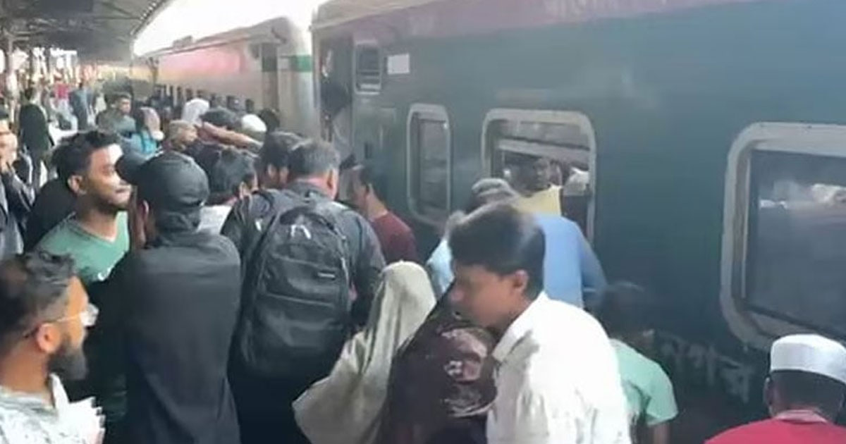 বিমানবন্দর স্টেশনে ট্রেনের নিচে পড়ে শিশুর পা বিচ্ছিন্ন