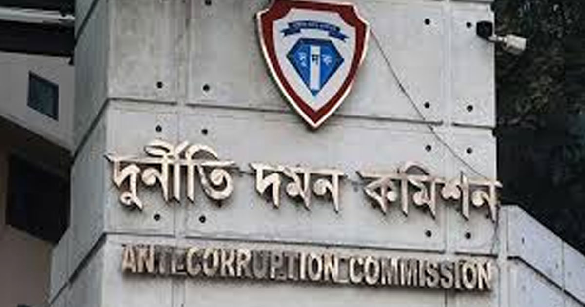 দুদকের সামনে ককটেল বিস্ফোরণ