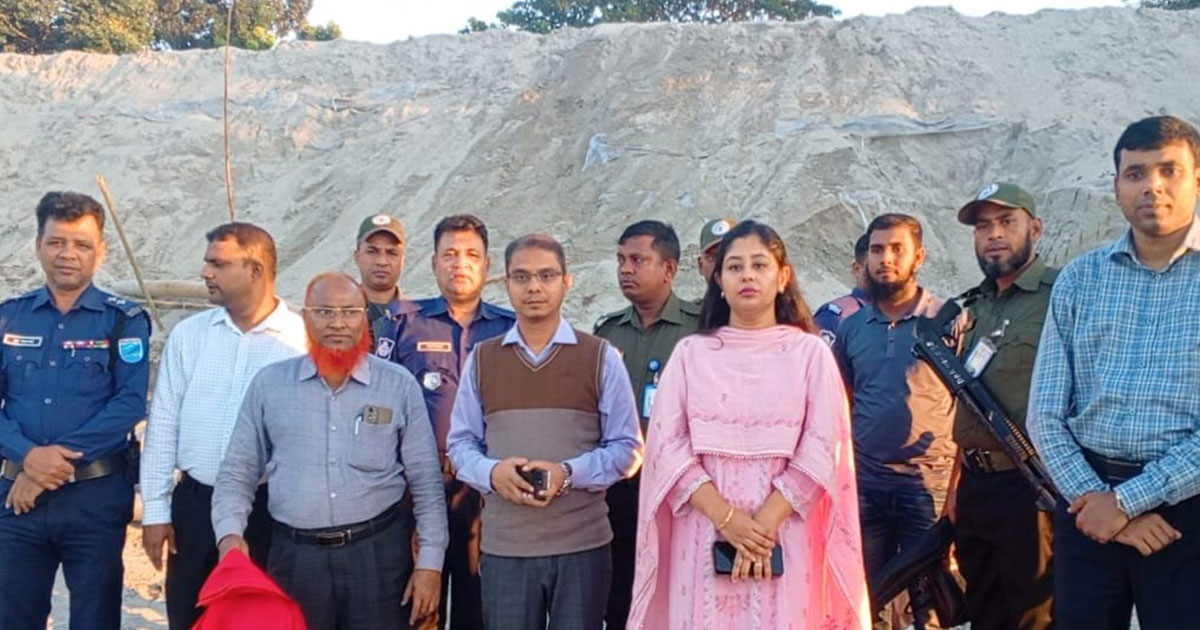 কাপাসিয়ায় ইউএনও’র অভিযানে বিপুল পরিমাণ বালি জব্দ