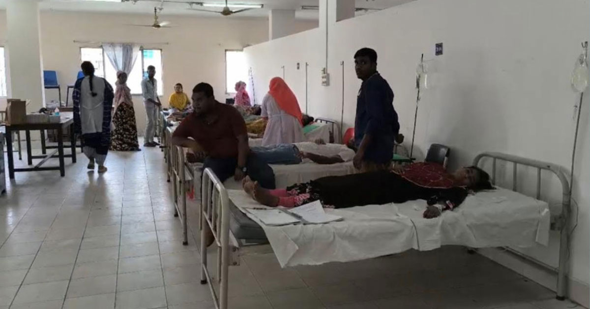 গাজীপুরে পোশাক কারখানায় শতাধিক শ্রমিক অসুস্থ হয়ে হাসপাতালে