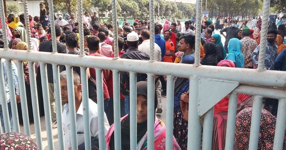 কুমিল্লা ইপিজেডে পাওনা টাকার দাবিতে বিক্ষোভ, ভাঙচুর
