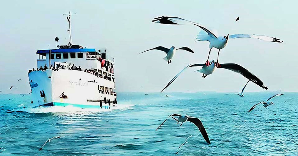 নিষেধাজ্ঞা শিথিলের প্রথমদিনে সেন্ট মার্টিন যাচ্ছে ১২শ পর্যটক