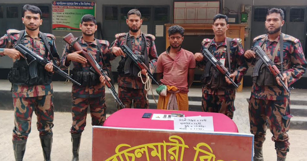 দৌলতপুর সীমান্তে বিদেশি পিস্তল ও গুলিসহ আটক–১