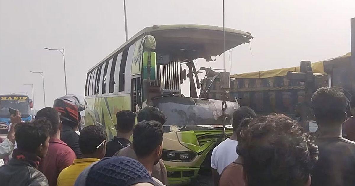 ঢাকা-ভাঙ্গা এক্সপ্রেসওয়েতে বাস-ট্রাক সংঘর্ষে নিহত ৩