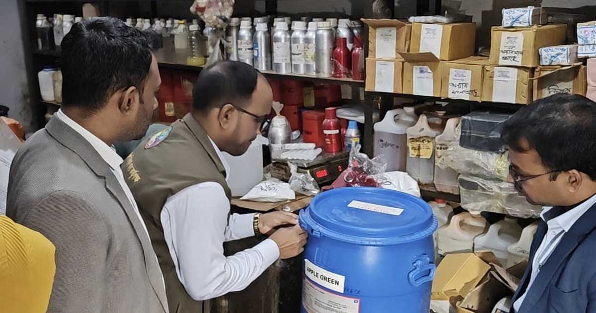 বগুড়ায় অনিয়মের অভিযোগে প্রতিষ্ঠান সিলগালা