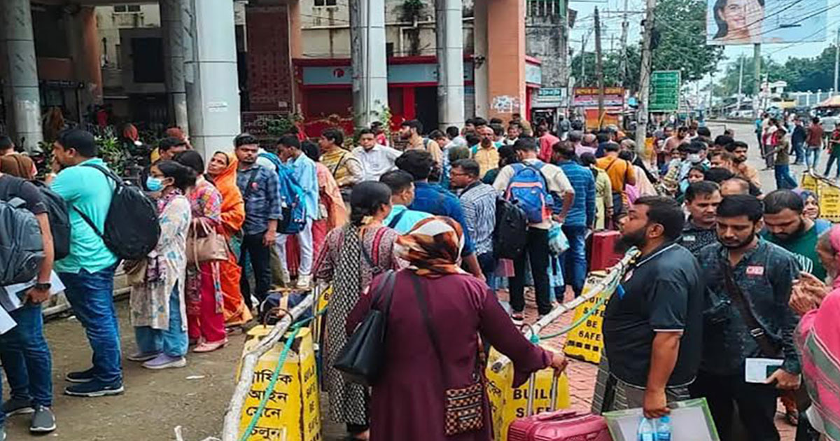 বেনাপোল চেকপোস্ট দিয়ে ৪ মাসে যাত্রী কমেছে ৪ লাখ ২ হাজার