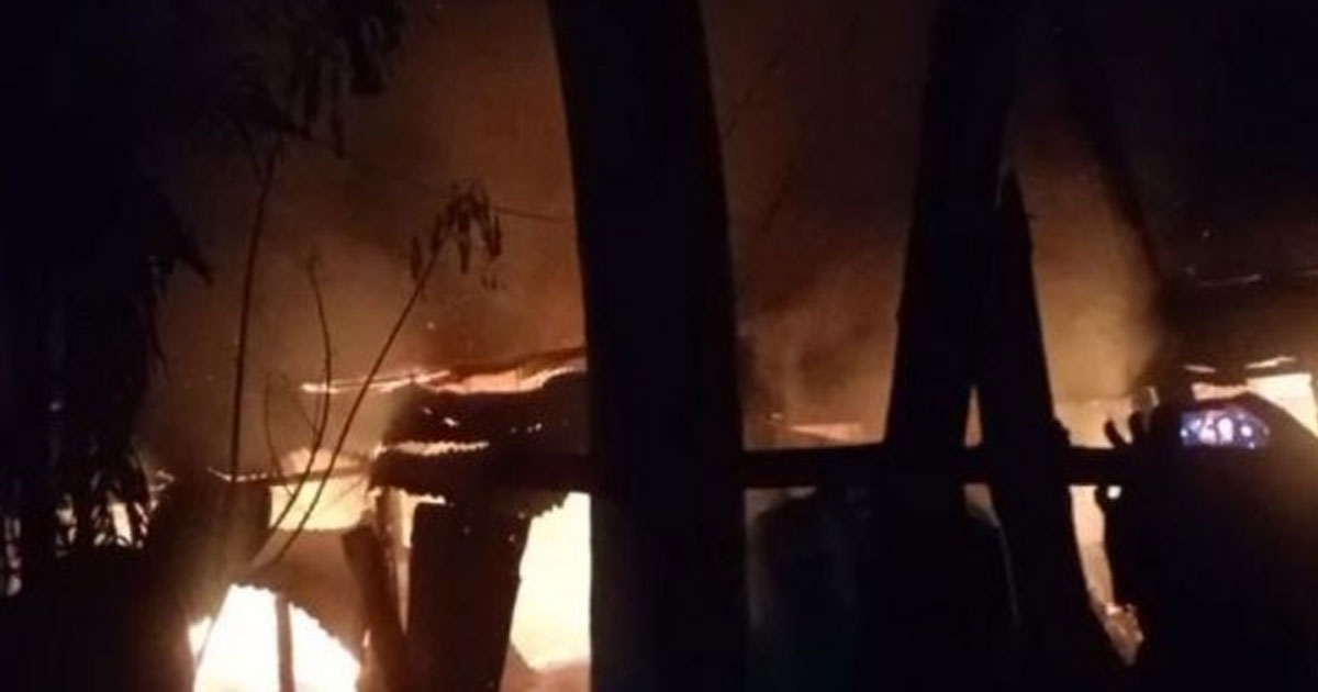 নবাবগঞ্জে শর্ট-সার্কিটে ১১ বাড়ি পুড়লো, এক বৃদ্ধের মৃত্যু