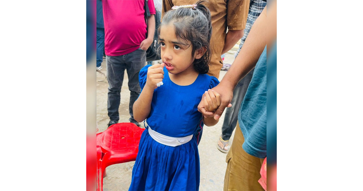 উত্তরায় স্কুলছাত্রীর কানের দুল ছিনতাই, অচেতন অবস্থায় ফেলে যায় দুর্বৃত্ত