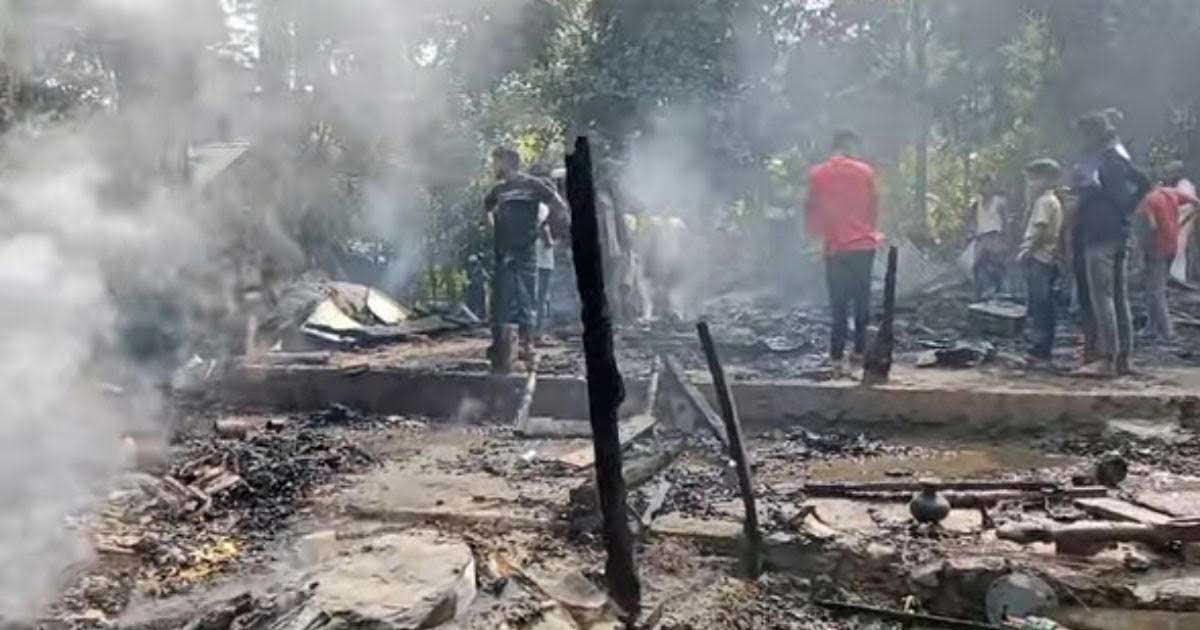 মাদকাসক্ত ছেলের লাগানো আগুনে ভস্মিভূত বসতঘর