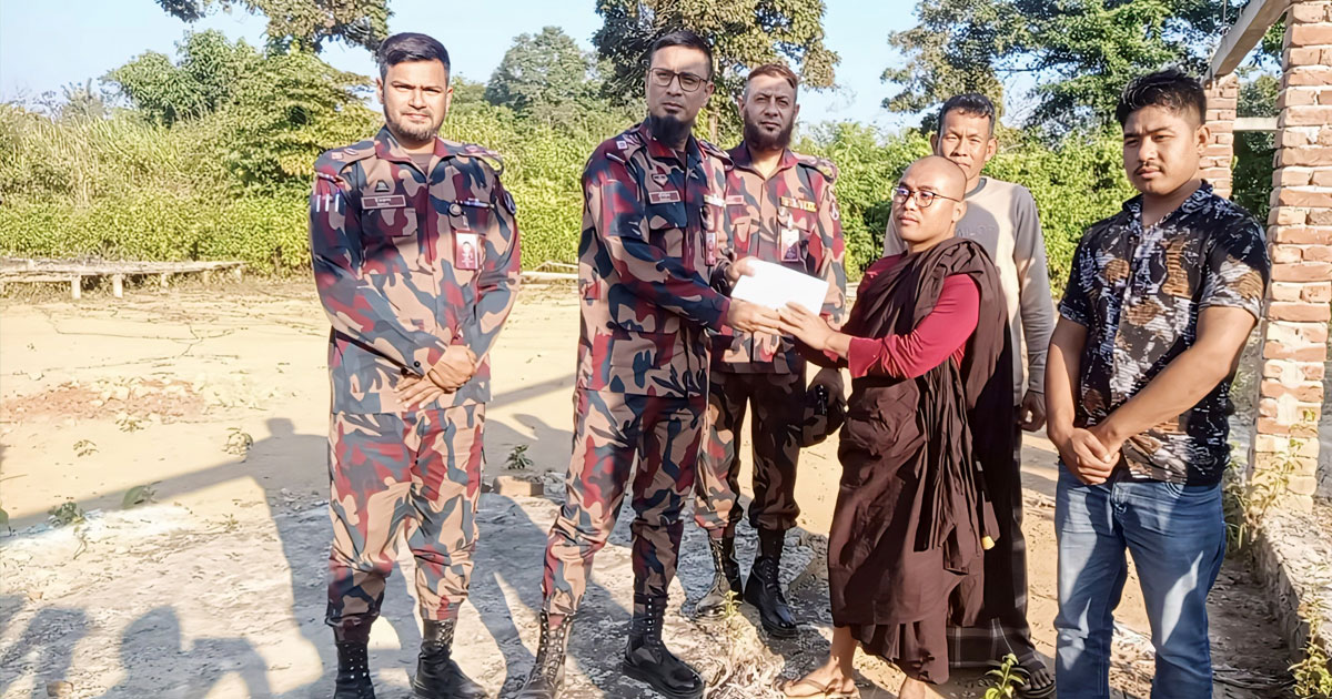 বৌদ্ধ বিহার ও শ্মশান সংস্কারে বিজিবির আর্থিক সহায়তা