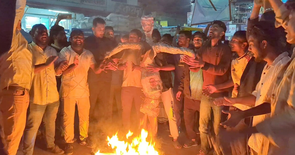 মির্জা ফখরুলের কুশপুত্তলিকা পোড়ালেন বিএনপির নেতাকর্মীরা
