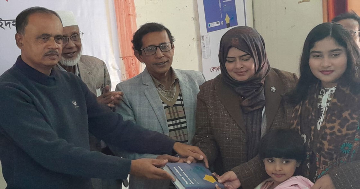 ঝিনেদার সাংবাদিকতা নিয়ে প্রকাশিত নতুন বইয়ের মোড়ক উন্মোচন