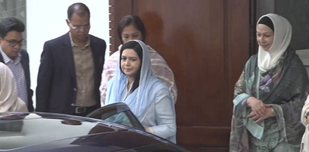 খালেদা জিয়াকে দেখতে আবার এভারকেয়ার হাসপাতালে জুবাইদা রহমান