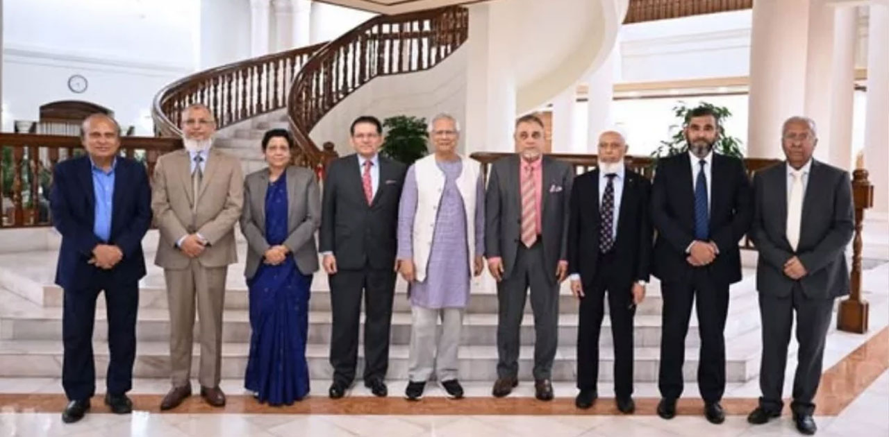 নির্বাচন ও গণভোটের প্রস্তুতি বিষয়ে প্রধান উপদেষ্টাকে অবহিত করলেন সিইসি
